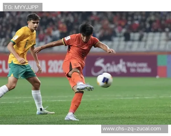 中国足球队迎战卡塔尔力争胜利全力以赴展现团队精神与拼搏意志